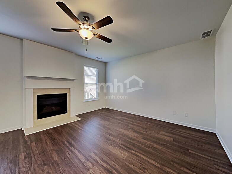 Building Photo - 3168 Altamont Ct S W