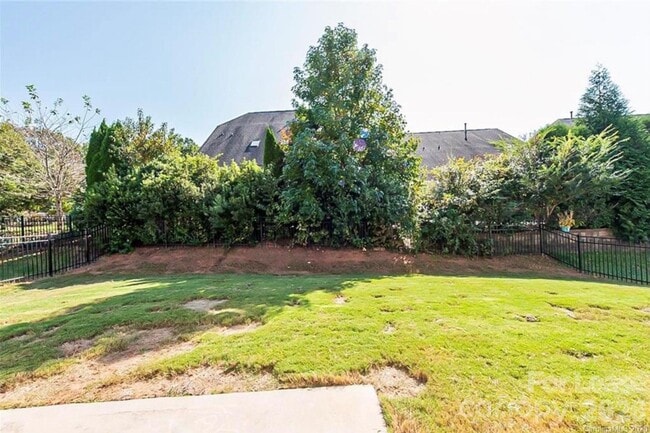 Building Photo - 2003 Fallondale Rd