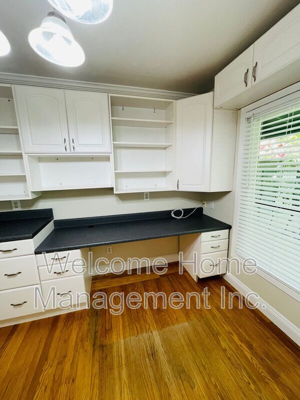 Building Photo - 2561 Olympic Blvd