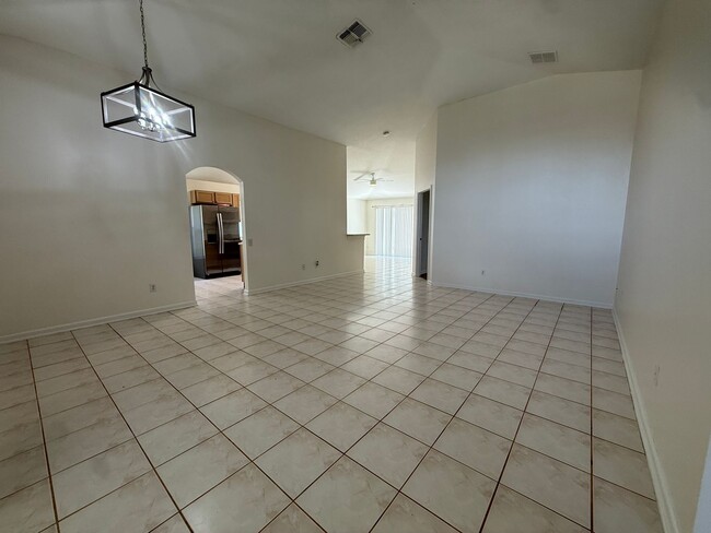 Building Photo - Beautiful 3 bed/2 bath home with Lawn Care Included
