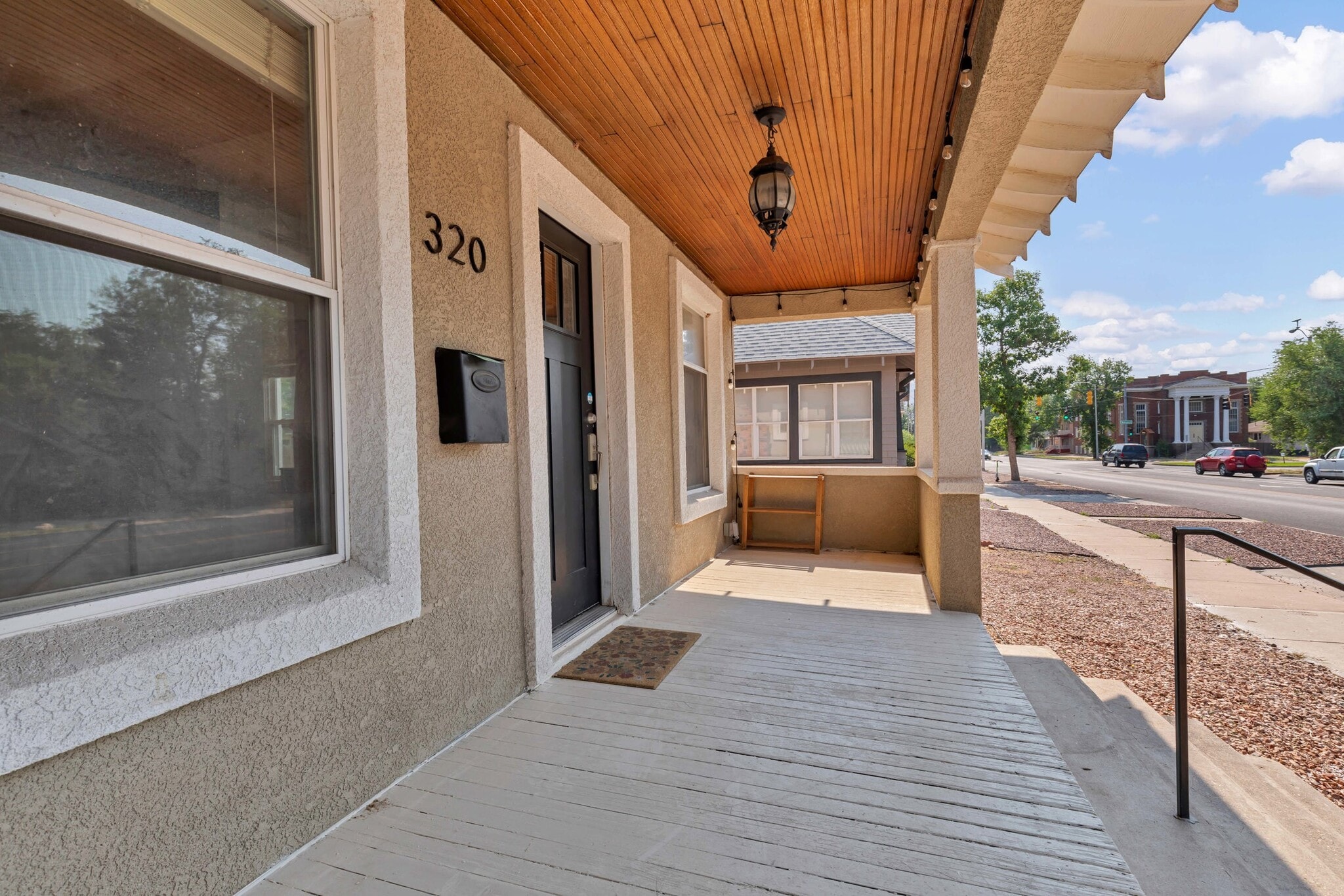 Building Photo - 320 E Uintah St