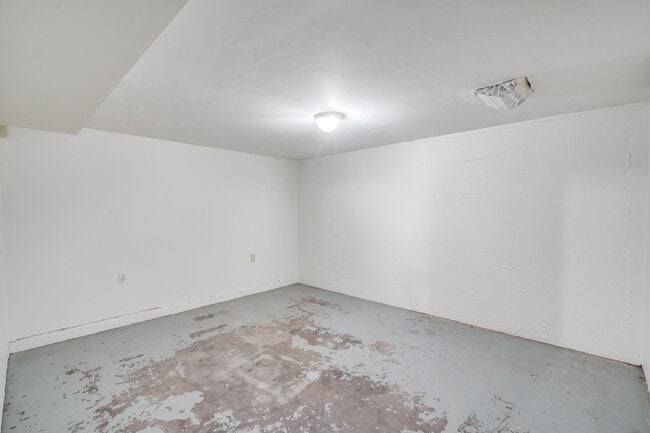 Building Photo - 4811 N Maryland Ave