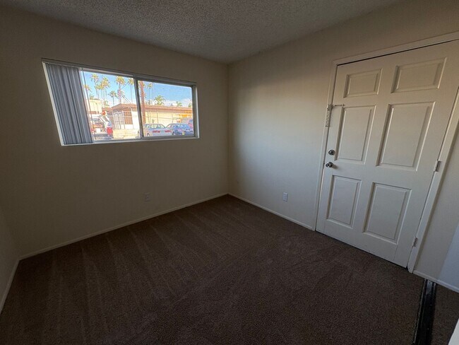 Building Photo - ***Move-in special 1/2 off 1st months rent...