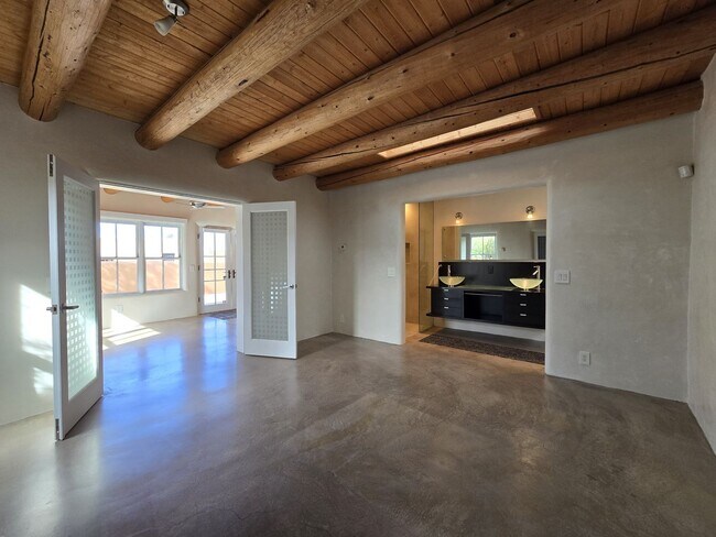 Building Photo - 624 Alto St