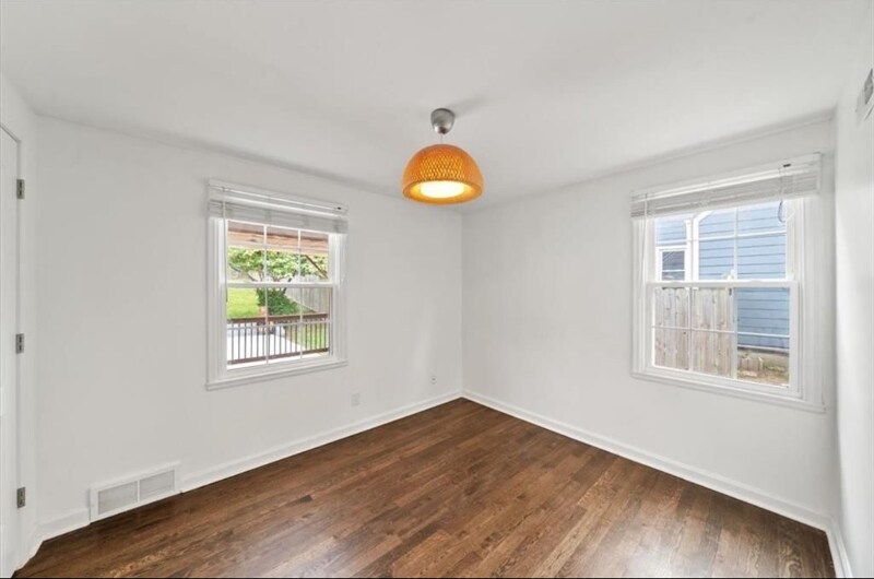 Building Photo - 3306 W 71st Terrace