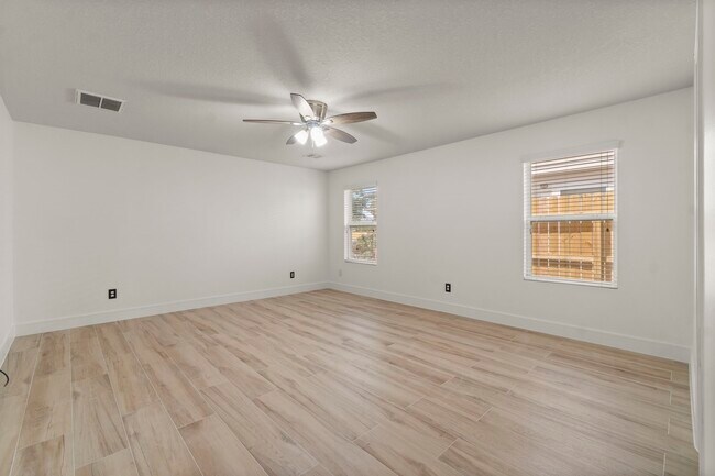 Building Photo - 16859 Blackberry Lily Ln