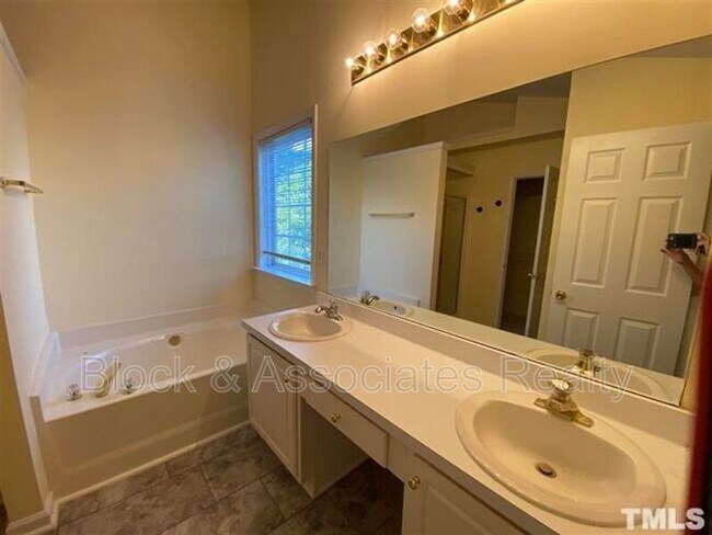 Building Photo - 112 Brierridge Dr