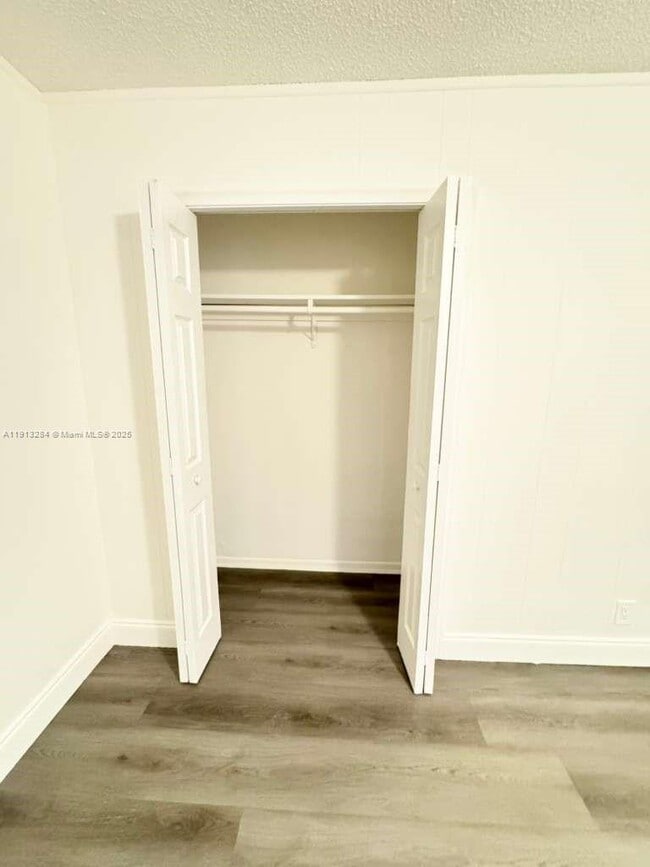 Building Photo - 405 SE 23rd Ave