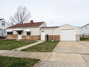 Building Photo - 3 Bed - 1 Bath Ranch for Rent in Bedford |...