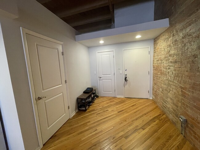 Building Photo - 616 W Fulton St