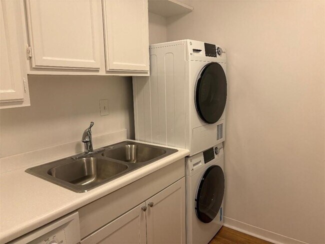 Building Photo - 145 15th St NE