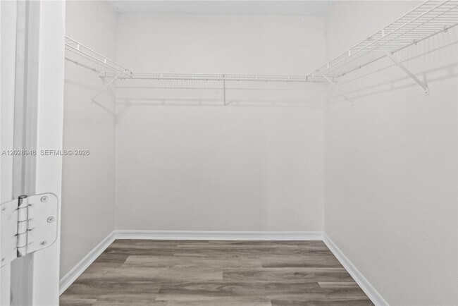 Building Photo - 434 Castlemain Cir