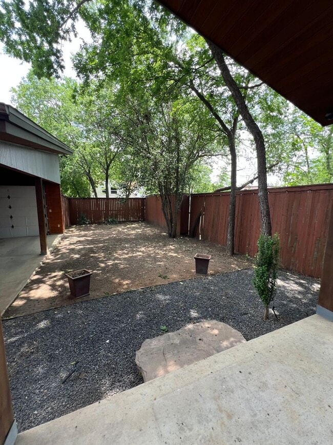 Building Photo - Luxury Home - Close to UT