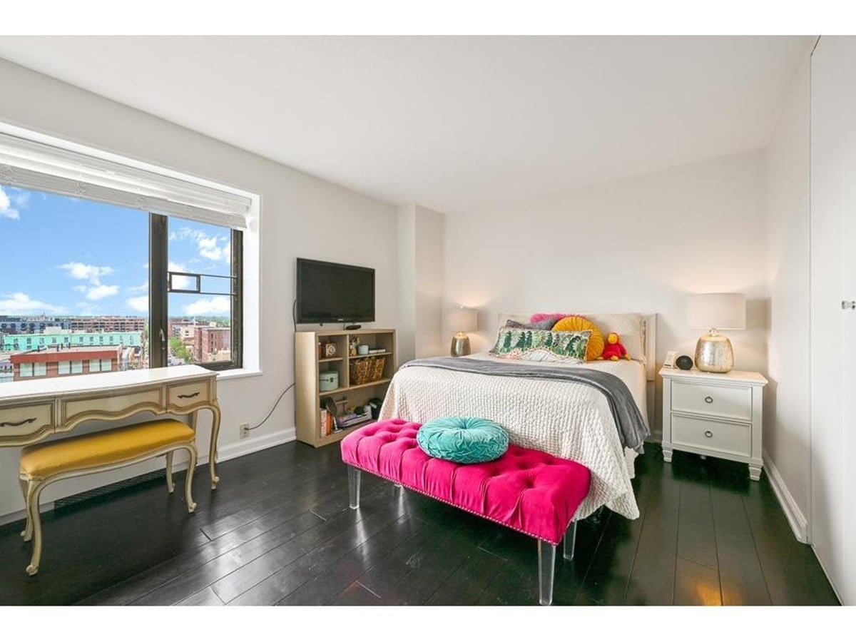 Building Photo - 15 S 1st St