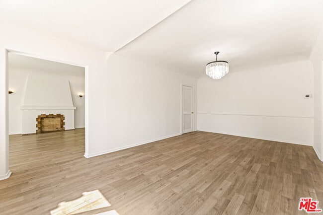 Building Photo - 423 N Orange Dr