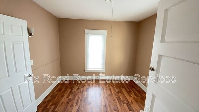 Building Photo - 2107 Queen Ave