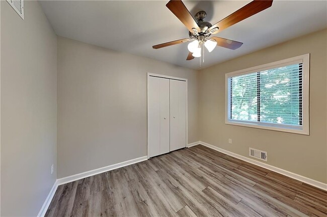 Building Photo - 2127 W Carlyle Ct