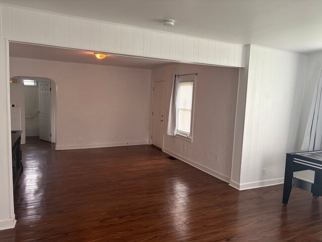 Building Photo - 10 N Greenleaf St
