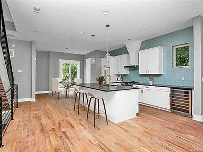 Building Photo - Located in the Smallwood Neighborhood only minutes to uptown Charlotte and all the major corridor...