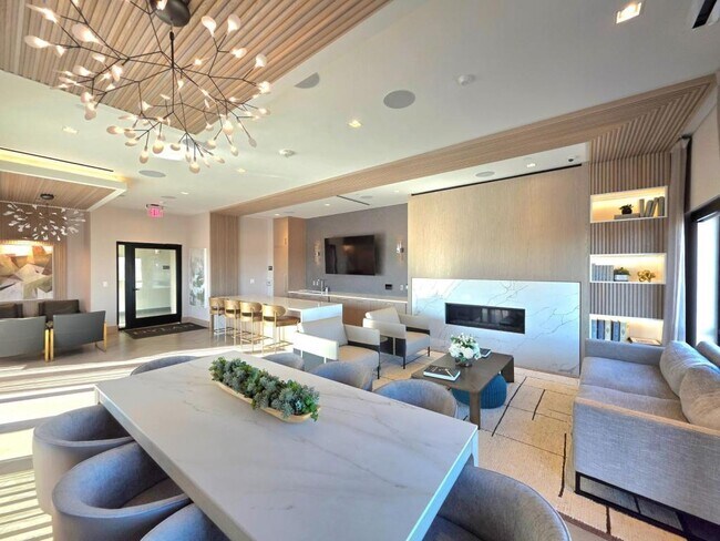 Building Photo - 737 Swann Ave