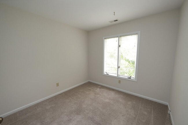 Building Photo - Charming Townhome in Desirable Summerfield...