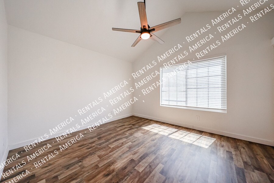 Building Photo - 3491 N Arizona Ave