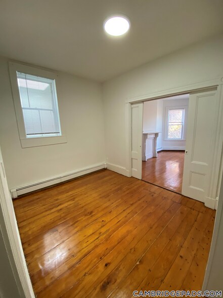 Building Photo - 254 Windsor St