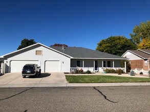 Building Photo - Don't miss this beauty in Fruita CO!