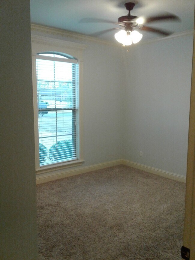 Building Photo - ** BEAUTIFUL 3/2 HOME IN TIBURON **