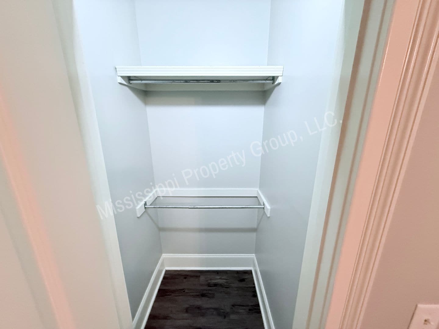 Building Photo - 120 Falls Grove
