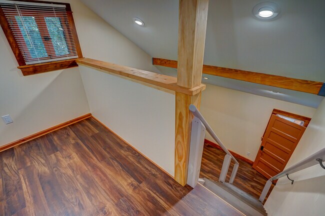 Building Photo - 1081 W 30th St