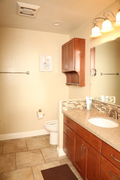 Building Photo - 1265 Kendall Dr
