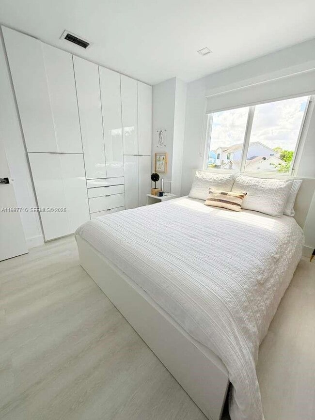 Building Photo - 9437 SW 145th Pl