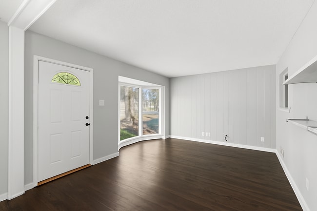 Building Photo - 1120 Gahan Dr