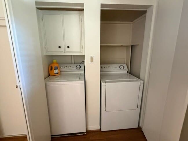 Building Photo - Spacious & Charming 3 Bedroom and a Den Home with Beautiful Updates