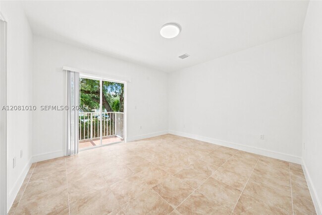 Building Photo - 145 NE 60th St