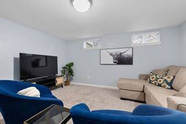 Building Photo - Elm Street Duplex