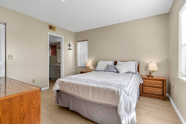 Building Photo - 6715 W 26th Dr