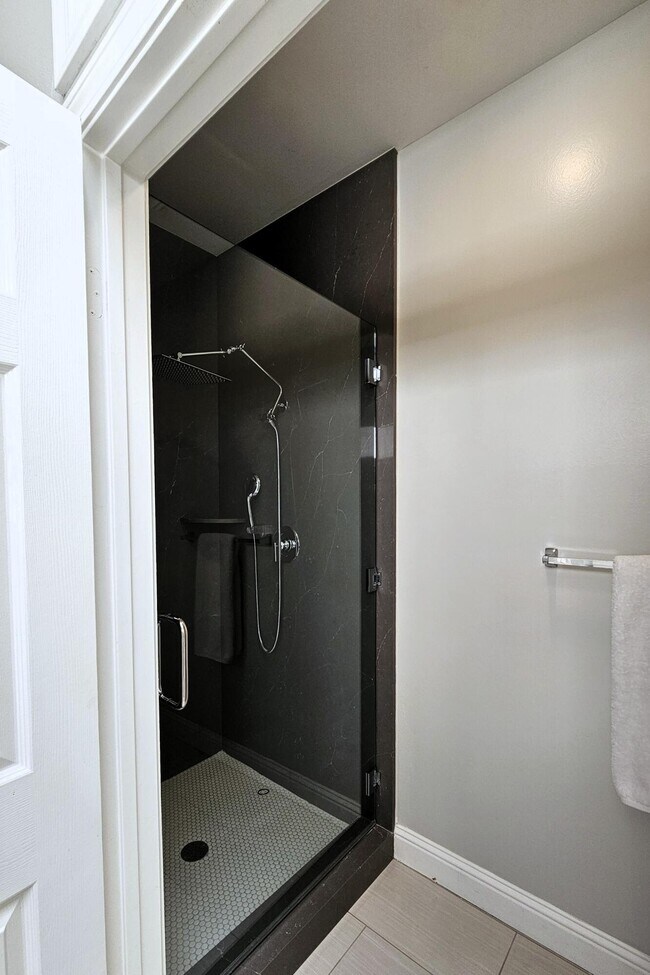 Building Photo - 78622 Waterfall Dr