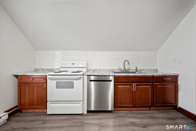 Building Photo - 225 Winthrop St