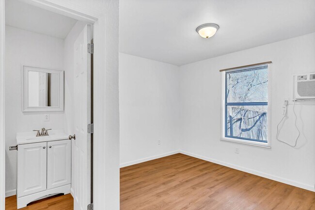 Primary Photo - Woodland Retreat Studio in Hollister, MO