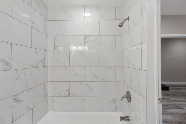 Building Photo - Newly Renovated 4-Bedroom Townhome for Rent