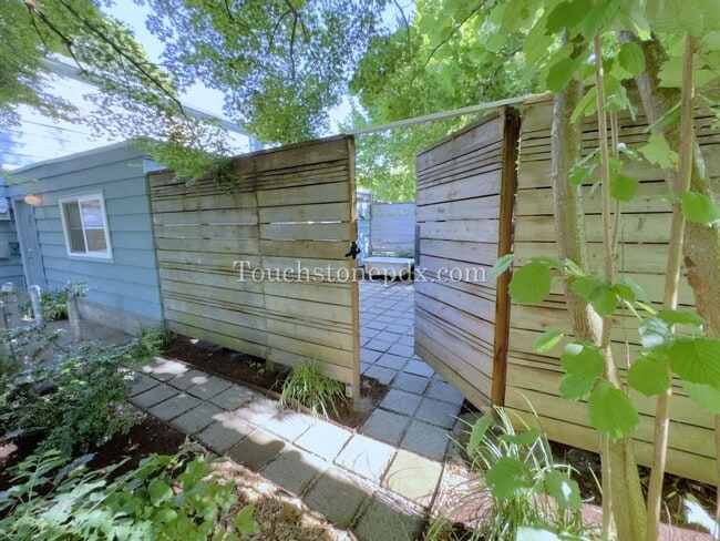 Building Photo - 2025-AZIMUTH1