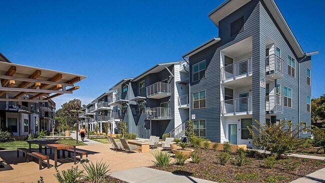 Building Photo - 777 5th St