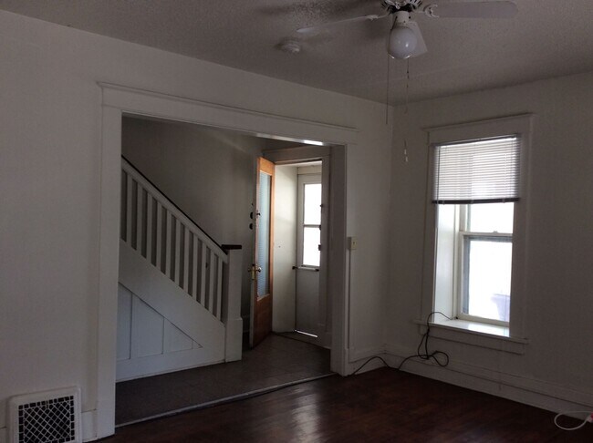 Building Photo - 228 E Bloomington St