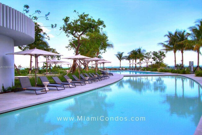 Building Photo - 2831 S Bayshore Dr
