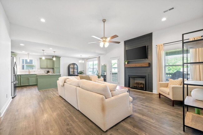 Building Photo - 3 bedroom Pet Friendly Home For Rent Near ...