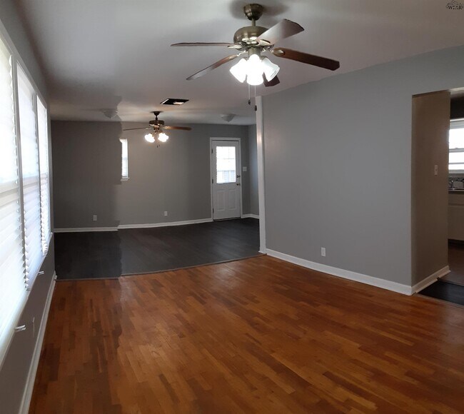 Building Photo - 1214 Glidewell Ave