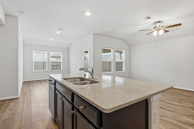 Building Photo - 7035 Toluca Dr