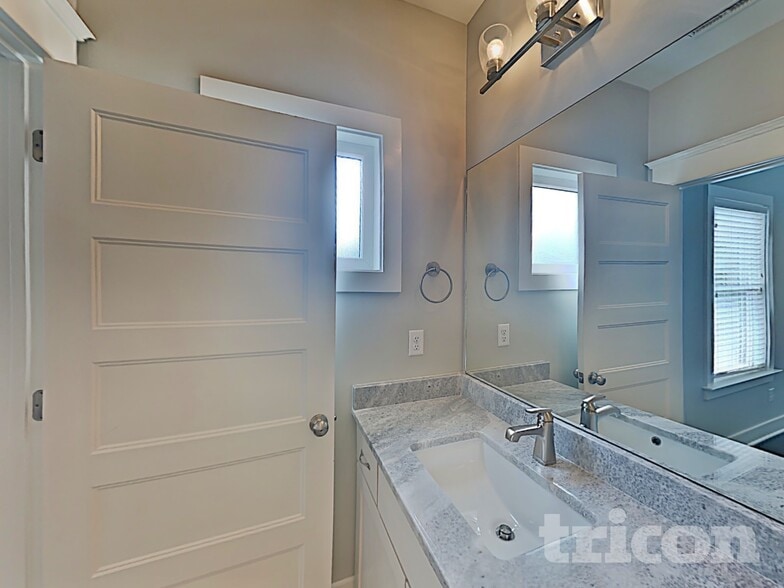 Building Photo - 1244 Hillwood Private Cove